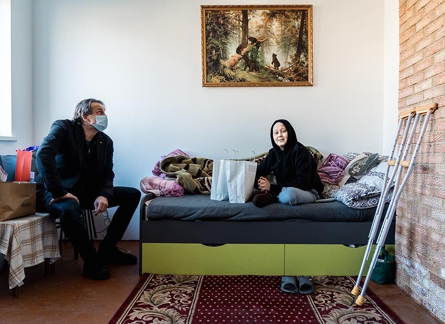Pater Markus Inama SJ zu Besuch bei Slavik - CONCORDIA Sozialprojekte 