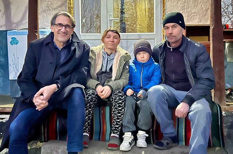 Pater Markus Inama hat die Familie in Moldau besucht.