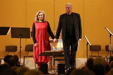 Brigitte Karner und Peter Simonischek auf der Bühne der CONCORDIA Matineé 2018
