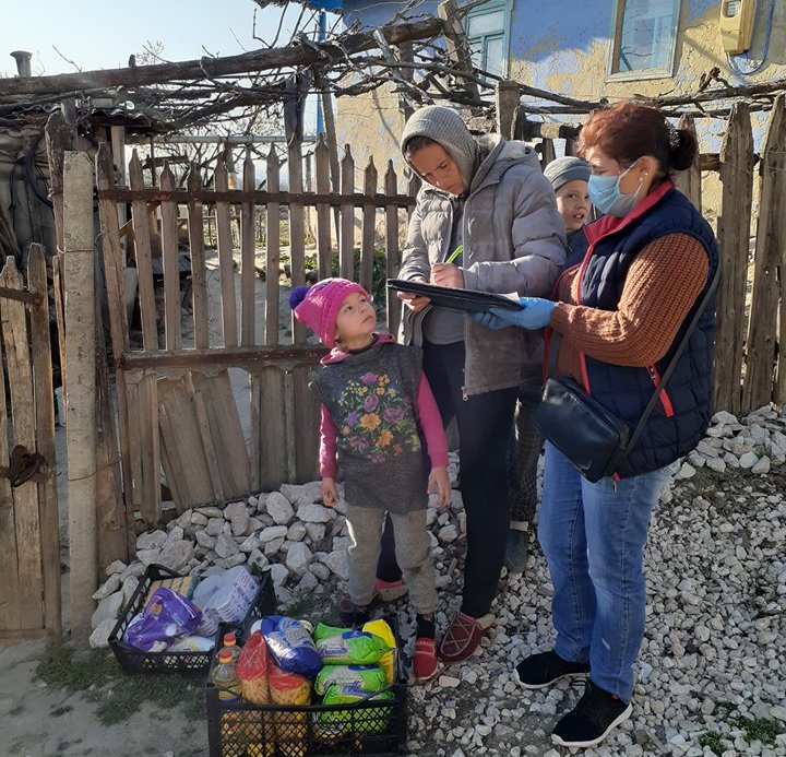 Lebenmittelpaket wird in Moldau geliefert - CONCORDIA Sozialprojekte