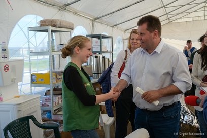 Concordia Sozialprojekte - Flüchtlingskoordinator Michael Takacs mit Ulla Konrad in Moldau (c) Jürgen Makowecz