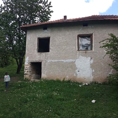 Ruine in Pripek in der Kinder alleine lebten - CONCORDIA Sozialprojekte