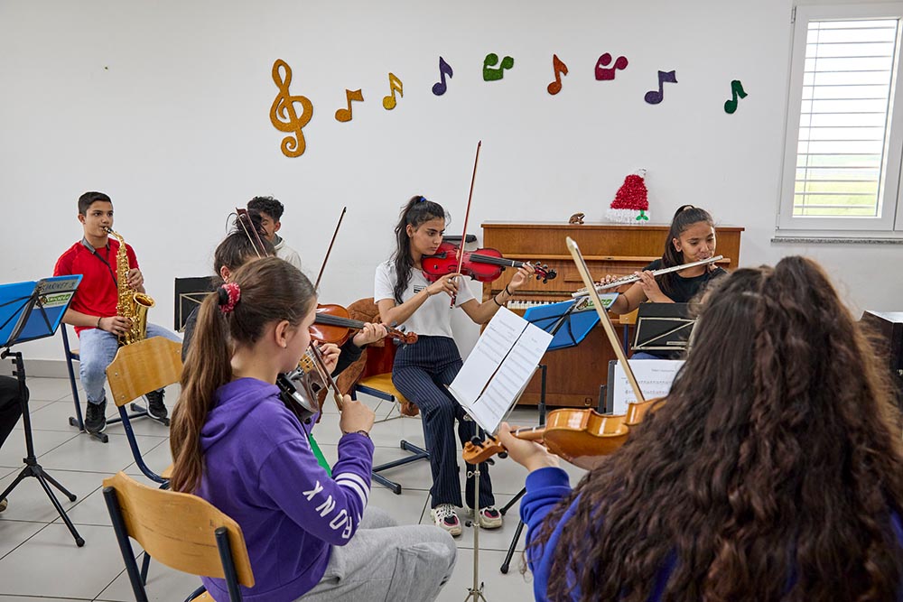 Musikunterricht bei CONCORDIA im Kosovo