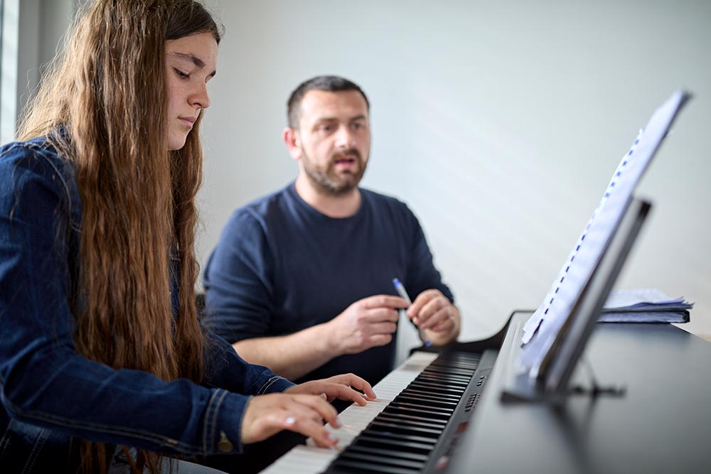 Musikunterricht bei CONCORDIA im Kosovo
